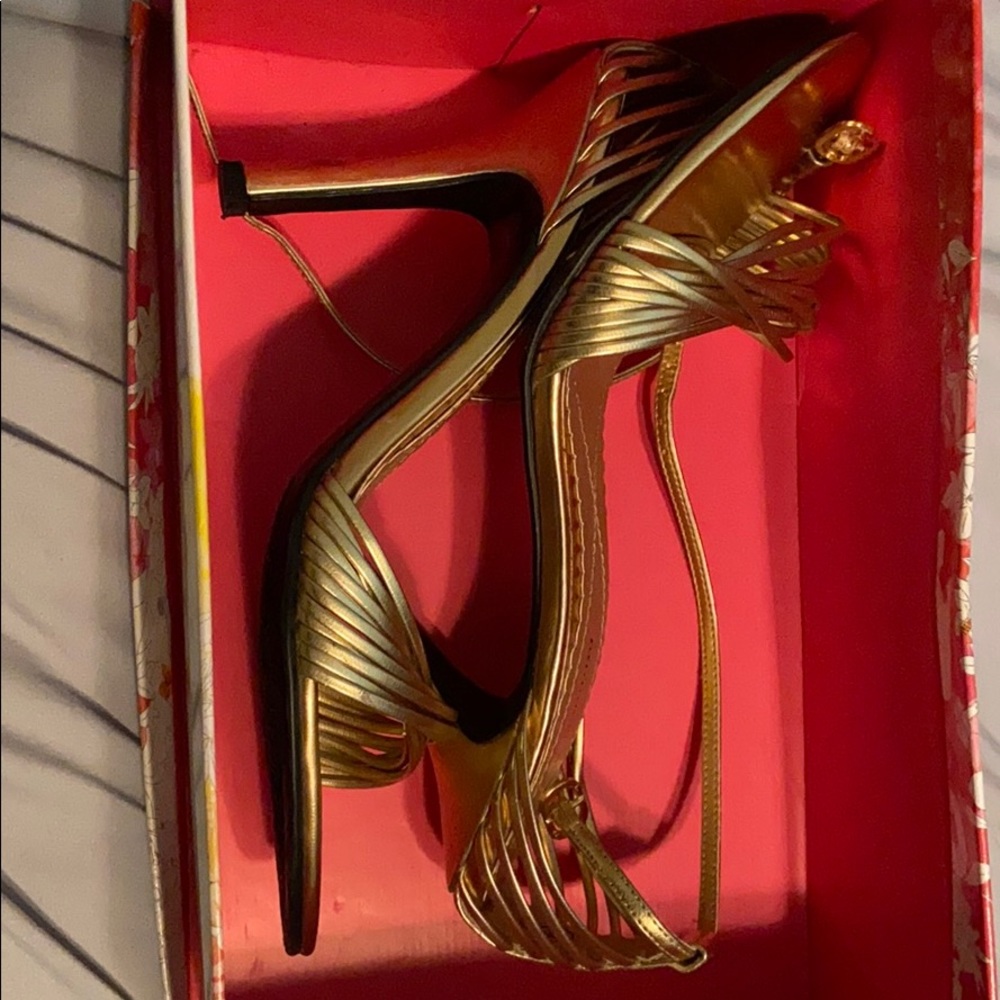 Willy shimmer 18k Gold heels by Chinese Laundry